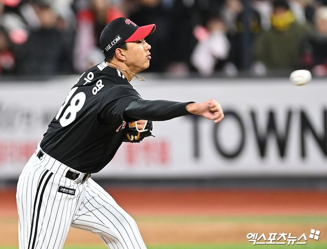 LG 투수 정우영은 지난 8일 수원 KT위즈파크에서 열린 '2025 신한 SOL Bank KBO 시범경기' KT전에서 구원 등판했다. 비시즌 발전해 많은 기대 속 마운드에 올랐으나 아웃카운트 하나를 잡는 동안 볼넷 2개를 내주며 흔들렸다. 엑스포츠뉴스 DB