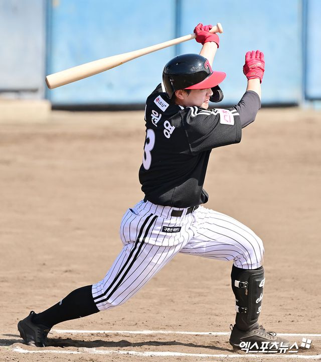 염경엽 LG 감독의 많은 기대를 받고 있는 외야수 최원영. 엑스포츠뉴스 DB