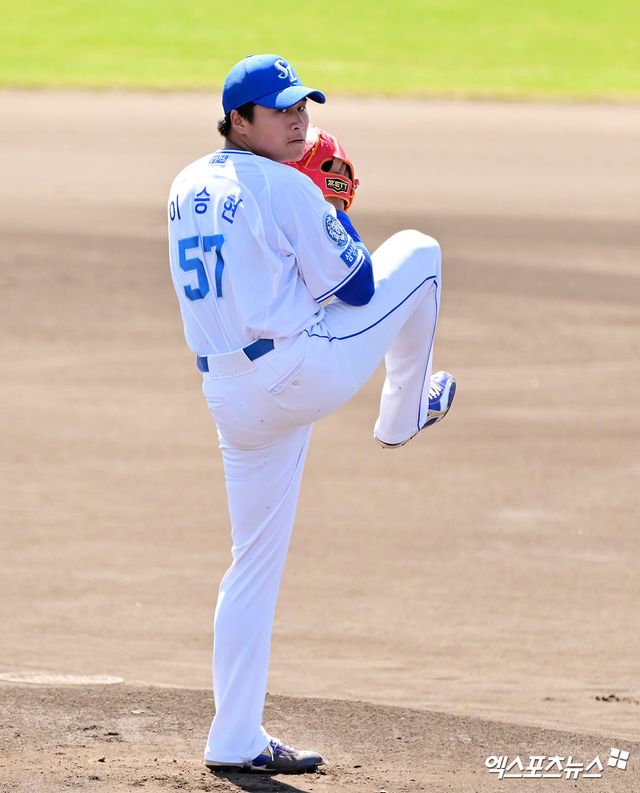 삼성 라이온즈 선발투수 이승현이 올해 스프링캠프 연습경기에 등판해 투구하고 있다. 엑스포츠뉴스 DB