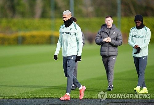 토트넘 팬 매체 '토트넘 홋스퍼 뉴스'는 10일(한국시간) 토트넘이 전력 외 자원으로 추락한 공격수 히샬리송을 이적료의 10분의 1 가격으로 매각하려 한다고 보도했다.&nbsp;연합뉴스