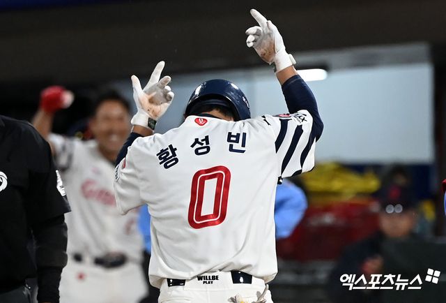 롯데 외야수 황성빈은 11일 사직구장에서 열린 '2025 신한 SOL Bank KBO 시범경기' LG전에서 1번타자 중견수로 선발 출전했다. 1회말과 3회말 안타로 포문을 열었다. 엑스포츠뉴스 DB