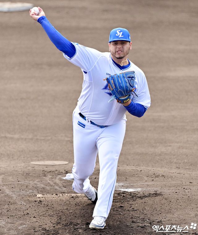 삼성 라이온즈 아리엘 후라도가 올해 스프링캠프 연습경기에 등판해 투구하고 있다. 엑스포츠뉴스 DB