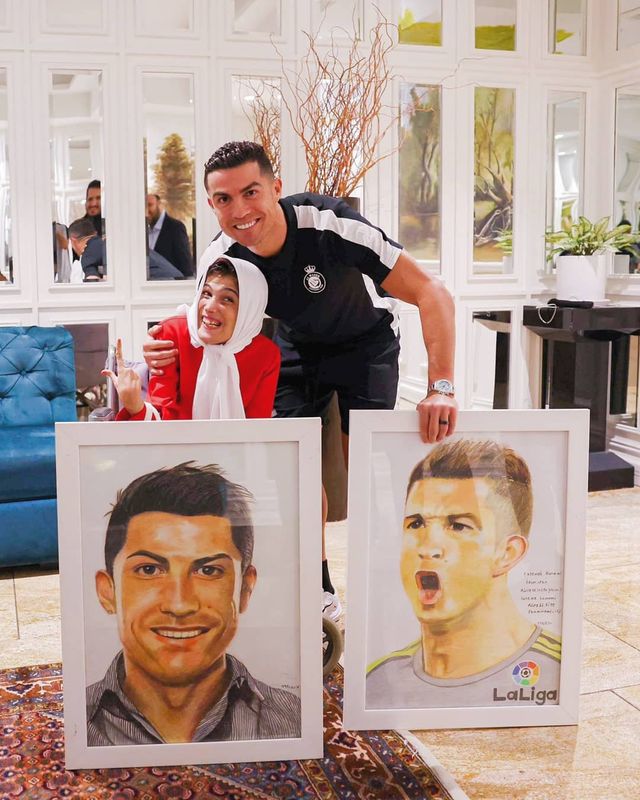 프랑스 매체 레키프는 지난 3일(한국시간) 호날두가 알 나스르의 이란 원정에 2년 전 사건을 이유로 참가하지 않을 것이라고 보도했다. 실제로 호날두는 지난 2일 구단이 공개한 에스테그랄(이란)과의 2024-2025시즌 아시아축구연맹(AFC) 챔피언스리그 엘리트(ACLE) 16강 1차전 원정 명단에 빠졌다. 공격진에 아리프 아이만, 웨슬리, 안젤루, 사디오 마네, 그리고 존 듀란이 포함됐다.&nbsp;SNS