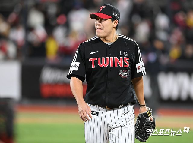 LG 투수 김진성은 10일 사직구장에서 열린 '2025 신한 SOL Bank KBO 시범경기' 롯데전에서 구원 등판했다. 최종 성적 1⅓이닝 무실점으로 활약하며 8-2 팀 승리에 힘을 보탰다. 경기 후 그는 여전히 경쟁하는 마음으로 시즌을 준비하고 있다는 속내를 밝혔다. 엑스포츠뉴스 DB
