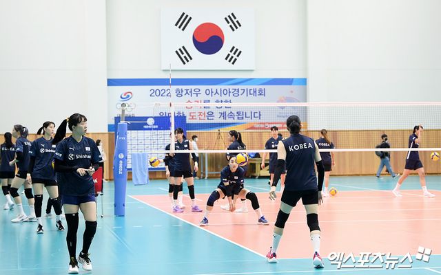 16일 오후 충북 진천선수촌에서 2023 FIVB 여자 발리볼네이션스리그을 앞둔 여자배구 대표팀의 공개 훈련이 진행됐다. 여자배구 국가대표팀 선수들이 훈련을 하고 있다. 엑스포츠뉴스 DB