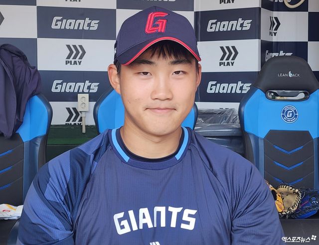 롯데 투수 김태현은 지난 10일 사직구장에서 열린 '2025 신한 SOL Bank KBO 시범경기' LG전에서 구원 등판했다. 생애 첫 시범경기 등판에도 씩씩하게 제 공을 던져 2이닝 1실점(무자책점)을 기록했다. 사직, 박정현 기자