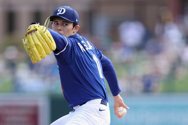 LA 다저스 우완투수 사사키 로키가 오는 19일 일본 도쿄돔에서 열리는 2025 미국프로야구 메이저리그 컵스와의 정규시즌 개막 2연전 '도쿄시리즈' 2차전에 선발투수로 등판한다. 사사키는 12일 클리블랜드 가디언스와의 시범경기에 선발 등판해 4이닝 무실점을 기록하면서 기대감을 높였다. AFP 연합뉴스