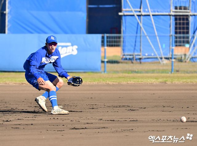 25일 오후 일본 오키나와 온나손 구장에서 열리는 SSG 랜더스와 삼성 라이온즈의 연습경기, 삼성 심재훈이 훈련에 임하고 있다. 엑스포츠뉴스 DB