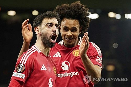 위기의 맨체스터 유나이티드가 유럽축구연맹(UEFA) 유로파리그 8강에 오르면서 8년 만의 이 대회 우승컵에 한 발 다가섰다. 맨유는 14일 영국 맨체스터 올드 트래퍼드에서 열린 2024-2025 유로파리그 16강 2차전에서 레알 소시에다드를 4-1로 대파했다. 브루누 페르난데스가 해트트릭을 기록했다. 연합뉴스