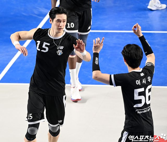 3일 오후 충남 천안유관순체육관에서 열린 '2022-2023 도드람 V리그' 현대캐피탈과 대한항공의 챔피언결정전 3차전 경기, 현대캐피탈 문성민이 득점 후 기뻐하고 있다. 엑스포츠뉴스 DB