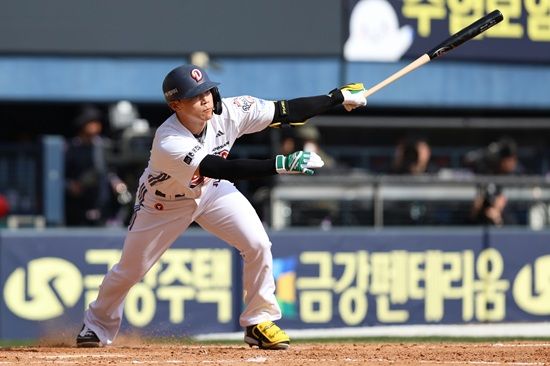 두산 베어스 내야수 박준영이 지난 13일 잠실 KIA전에 선발 유격수로 출전해 동점 홈런을 포함한 멀티 히트 경기를 펼쳤다. 두산 베어스