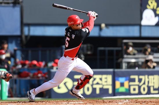 KIA 타이거즈가 13일 잠실구장에서 2025 신한 Sol 뱅크 KBO 시범경기 두산 베어스전을 치러 4-1로 승리했다. KIA 타이거즈