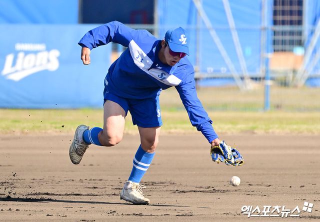 25일 오후 일본 오키나와 온나손 구장에서 열리는 SSG 랜더스와 삼성 라이온즈의 연습경기, 삼성 심재훈이 훈련에 임하고 있다. 엑스포츠뉴스 DB