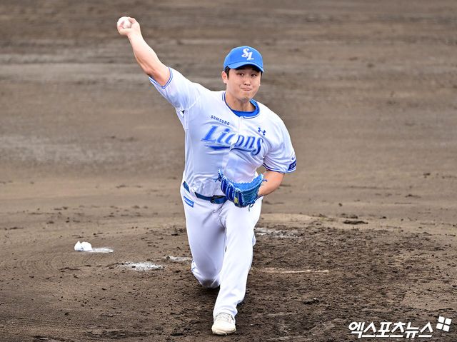 25일 오후 일본 오키나와 온나손 구장에서 열린 SSG 랜더스와 삼성 라이온즈의 연습경기, 3회초 삼성 최원태가 공을 힘차게 던지고 있다. 엑스포츠뉴스 DB