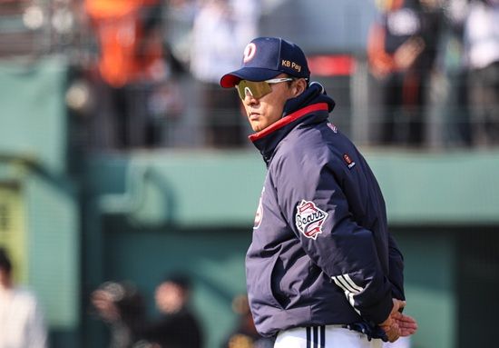 두산 베어스 이승엽 감독이 주전 키스톤 콤비 경쟁을 두고 오명진과 박준영 조합이 가장 앞서나간다고 평가했다. 외야수 김민석도 리드오프로 경쟁력을 시험받고 있다. 두산 베어스