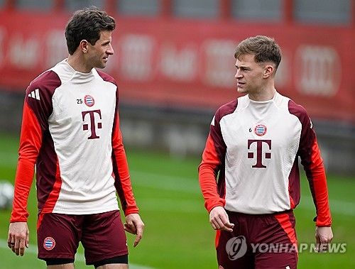 뮌헨이 13일(한국시간) 공식 홈페이지를 통해 요슈아 키미히와 2029년 여름까지 계약했다고 공식 발표했다. 현지 시각으로 밤 10시에 나온 깜짝 오피셜이었다.&nbsp;연합뉴스