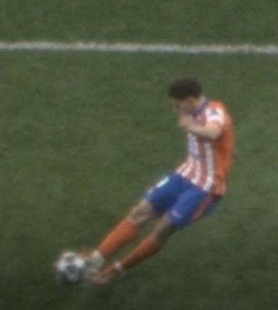 UEFA가 지난 13일(한국시간) 성명을 통해 아틀레티코 마드리드가 문의한 훌리안 알바레스의 승부차기 취소에 대한 문의에 대해 설명하면서 투 터치가 맞다고 발표했다. UEFa