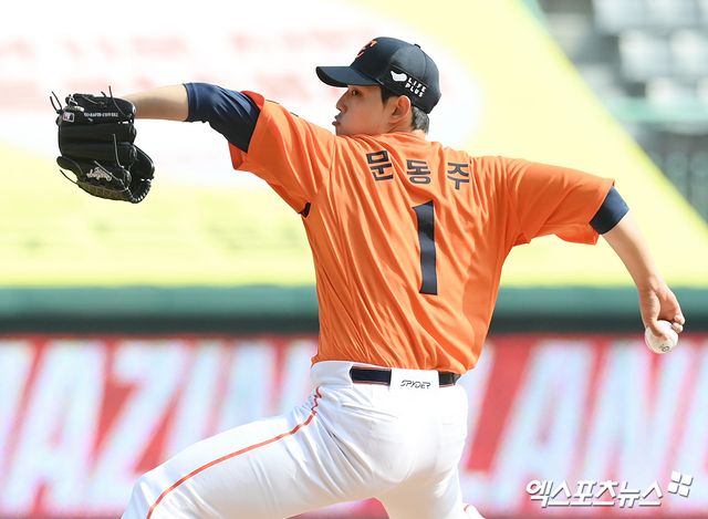 한화 이글스 우완 파이어볼러 문동주가 14일 부산 사직야구장에서 열린 2025 신한 SOL Bank KBO리그 시범경기 5차전에서 롯데 자이언츠 타선을 2이닝 3탈삼진 무실점 완벽투로 막아냈다. 사진 엑스포츠뉴스 DB