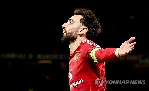 맨유가 14일(한국시간) 영국 맨체스터에 있는 올드 트래포드에서 열린 레알 소시에다드와의 2024-2025시즌 유럽축구연맹(UEFA) 유로파리그 16강 2차전에서 브루노 페르난데스의 해트트릭을 앞세워 4-1 대승을 거뒀다. 연합뉴스