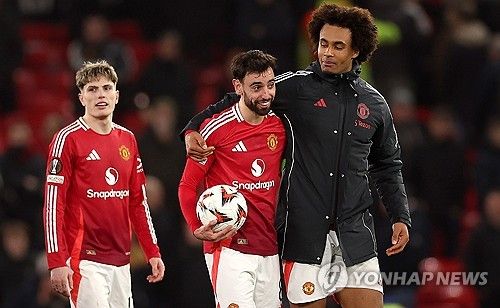 맨유가 14일(한국시간) 영국 맨체스터에 있는 올드 트래포드에서 열린 레알 소시에다드와의 2024-2025시즌 유럽축구연맹(UEFA) 유로파리그 16강 2차전에서 브루노 페르난데스의 해트트릭을 앞세워 4-1 대승을 거뒀다. 연합뉴스