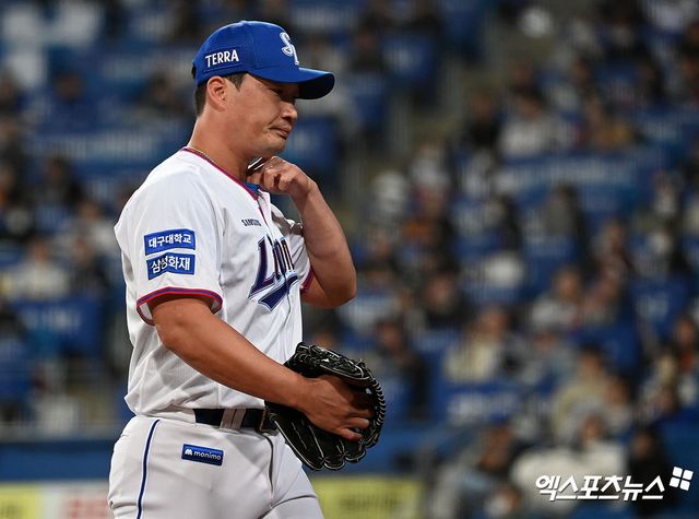 26일 오후 대구삼성라이온즈파크에서 열린 ’2023 신한은행 SOL KBO리그’ 두산 베어스와 삼성 라이온즈의 경기, 8회초 2사 1루 삼성 오승환이 마운드를 내려오고 있다. 엑스포츠뉴스 DB