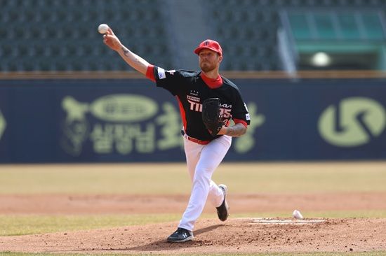 KIA 타이거즈 외국인 투수 올러가 13일 잠실 두산전에 선발 등판해 4이닝 무실점으로 호투했다. KIA 타이거즈