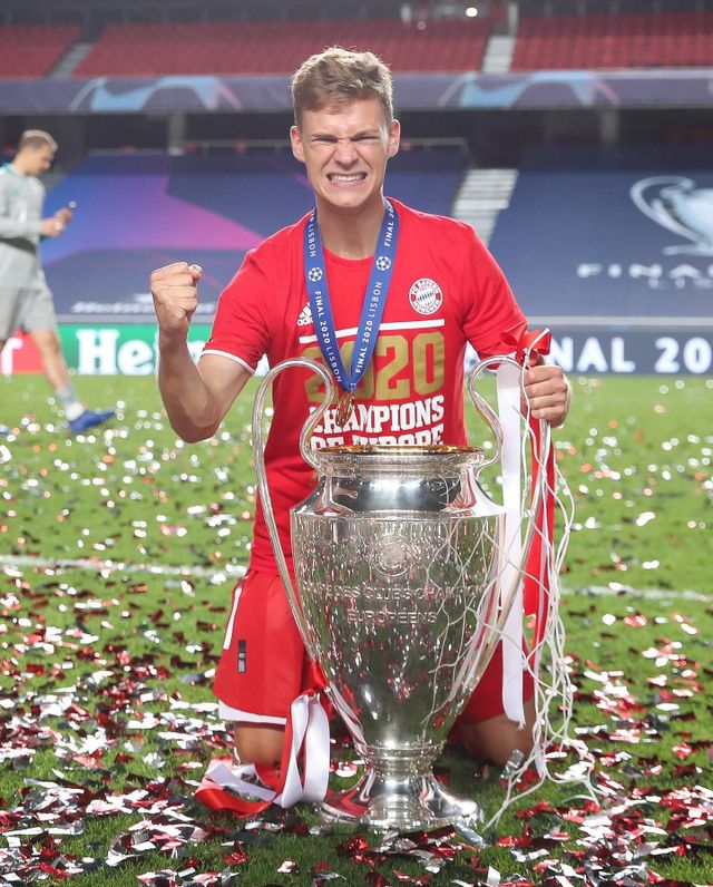 뮌헨이 13일(한국시간) 공식 홈페이지를 통해 요슈아 키미히와 2029년 여름까지 계약했다고 공식 발표했다. 현지 시각으로 밤 10시에 나온 깜짝 오피셜이었다.&nbsp;뮌헨