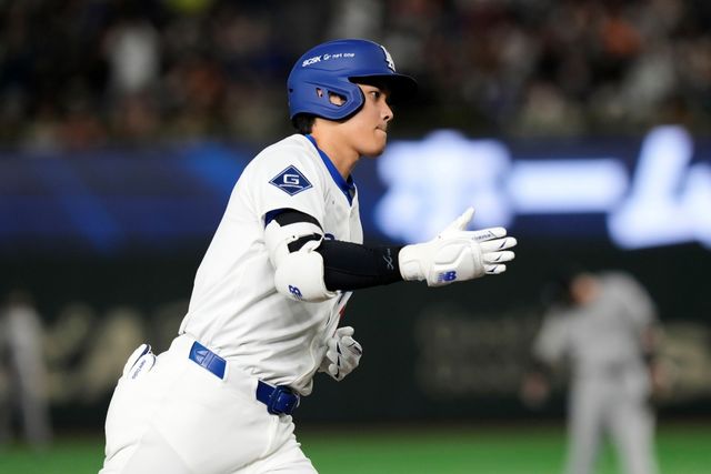LA 다저스가 18~19일 일본 도쿄돔에서 열리는 2025 미국프로야구 메이저리그 시카고 컵스와의 정규시즌 개막 시리즈 도쿄시리즈를 소화한다. 이번 개막 시리즈에서 가장 많은 관심을 받고 있는 오타니는 2경기 모두 지명타자로 나설 계획이다. AP 연합뉴스