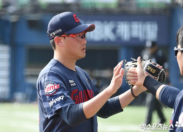 롯데 자이언츠 토종 에이스 박세웅이 17일 서울 고척스카이돔에서 열린 2025 신한 SOL KBO 시범경기에서 키움 히어로즈를 상대로 5이닝 2실점으로 호투했다. 사진 엑스포츠뉴스 DB