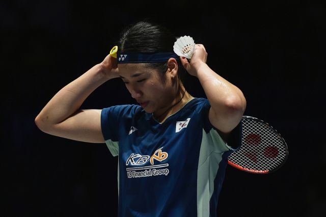안세영이 17일 영국 버밍엄에서 열린 전영오픈 배드민턴 여자 단식 결승에서 중국 대표 왕즈이를 게임스코어 2-1로 누르고 우승을 차지했다. AP연합뉴스