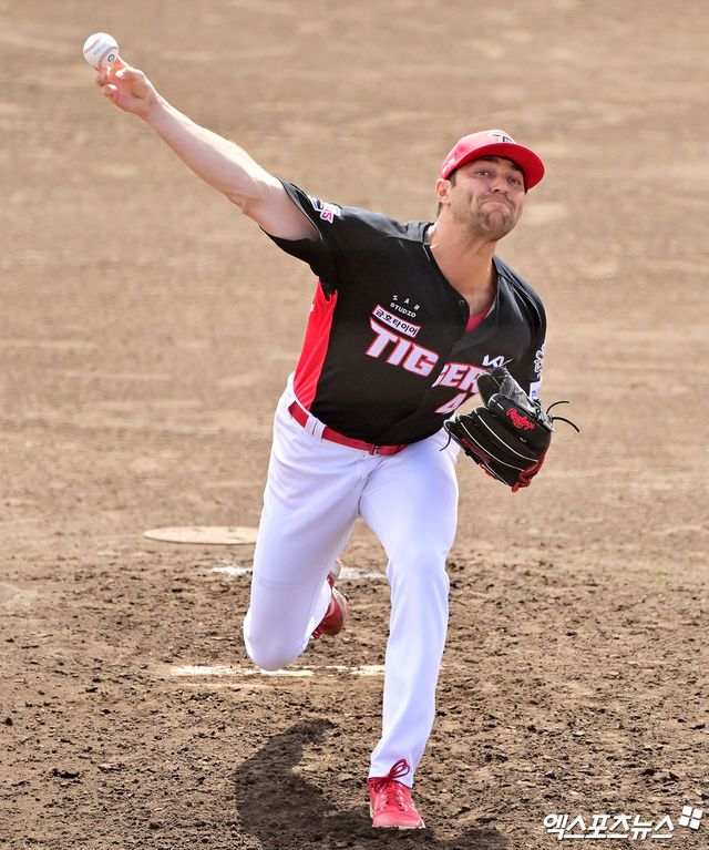 2일 오후 일본 오키나와 온나손 아카마 구장에서 열린 KIA 타이거즈와 삼성 라이온즈의 연습경기, 3회말 KIA 네일이 공을 힘차게 던지고 있다. 엑스포츠뉴스 DB