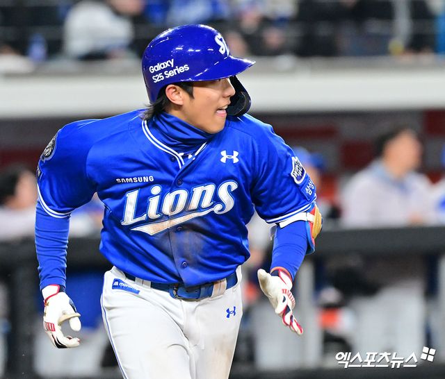 17일 오후 대전 한화생명 볼파크에서 열린 '2025 신한 SOL Bank KBO리그' 삼성 라이온즈와 한화 이글스의 시범경기, 4회초 2사 1,3루 삼성 이재현이 동점 적시타를 날리고 있다. 대전, 김한준 기자