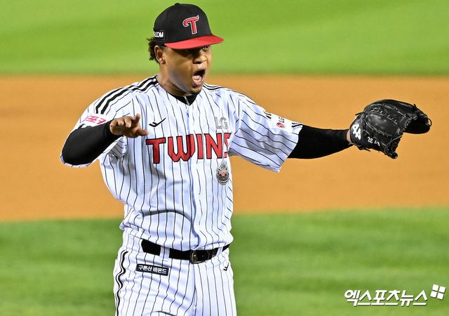 LG 투수 에르난데스는 17일 잠실구장에서 열린 '2025 신한 SOL Bank KBO 시범경기' NC전에서 선발 등판했다. 5⅔이닝 무실점을 비롯해 7탈삼진을 기록해 다가올 2025시즌을 향한 기대감을 높였다. 엑스포츠뉴스 DB