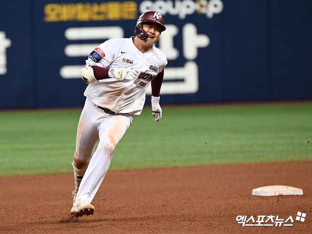 키움 히어로즈 외야수 박주홍이 17일 서울 고척스카이돔에서 열린 2025 신한 SOL KBO 시범경기에서 롯데 자이언츠를 상대로 솔로 홈런을 기록했다. 사진 엑스포츠뉴스 DB