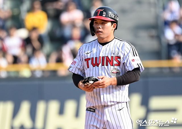 LG 외야수 문성주는 17일 잠실구장에서 열릴 '2025 신한 SOL Bank KBO 시범경기' NC전을 앞두고 1군에 합류했다. 스프링캠프 기간 다친 허리 통증을 털어내고 1군에 합류했다. 엑스포츠뉴스 DB