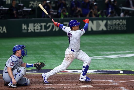 LA 다저스 투수 야마모토 요시노부가 18일 일본 도쿄돔에서 열린 2025 메이저리그 도쿄시리즈 개막전 시카고 컵스전에 선발 등판해 5이닝 1실점을 기록했다. 로이터 연합뉴스