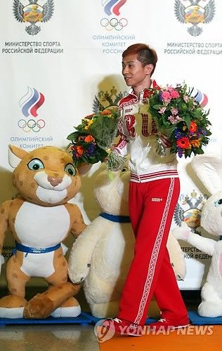 빅토르 안(사진)은 지난 17일(현지시간) 굴랴예프 러시아 빙상연맹 회장의 아낌없는 칭찬을 받았다. 연합뉴스 ITAR-TASS