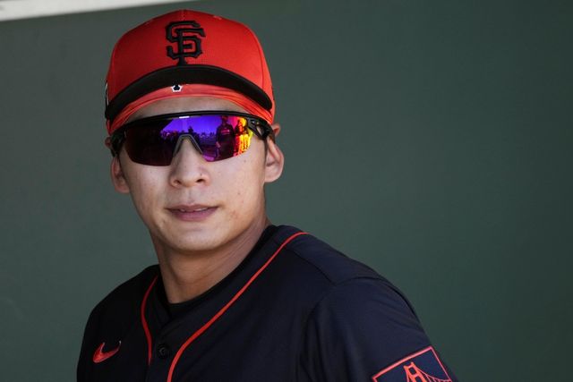 샌프란시스코 자이언츠 외야수 이정후가 가라앉지 않는 허리 통증으로 MRI(자기공명영상) 검진을 받는다. 이정후는 2025시즌 시범경기 12경기에 출전해 9안타, 2홈런, 4볼넷, 5타점, 타율 0.300, 출루율 0.400, 장타율 0.567를 기록하며 활약했으나 14일 텍사스전 이후 허리 통증으로 결장했다. 연합뉴스