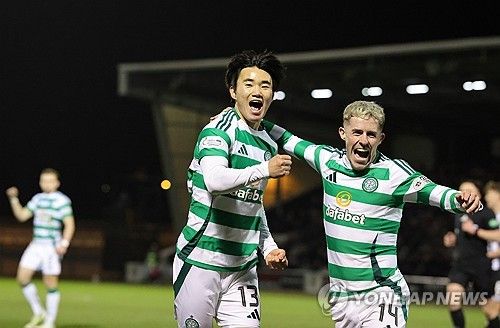 1년 만에 국가대표팀에 재발탁된 양현준이 포부를 밝혔다. 최근 셀틱의 슈퍼 조커로 거듭난 양현준의 뒤에는 홍명보 감독이 있었다. 양현준은 지난겨울 홍 감독이 셀틱을 방문했을 당시 그를 만나 대화를 나누면서 동기부여를 얻었다고 밝혔다. 사진 연합뉴스