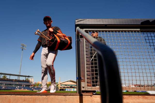 허리 통증을 느끼고 있는 샌프란시스코 자이언츠 외야수 이정후가 18일 MRI 검진을 진행했다. 검진 결과는 19일에 나올 예정으로, 밥 멜빈 샌프란시스코 감독은 좋은 소식이 있길 바란다고 전했다. AP 연합뉴스