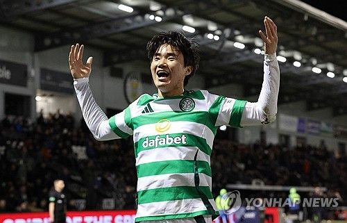 1년 만에 국가대표팀에 재발탁된 양현준이 포부를 밝혔다. 최근 셀틱의 슈퍼 조커로 거듭난 양현준의 뒤에는 홍명보 감독이 있었다. 양현준은 지난겨울 홍 감독이 셀틱을 방문했을 당시 그를 만나 대화를 나누면서 동기부여를 얻었다고 밝혔다. 사진 연합뉴스