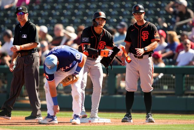 허리 통증을 느끼고 있는 샌프란시스코 자이언츠 외야수 이정후가 18일 MRI 검진을 진행했다. 검진 결과는 19일에 나올 예정으로, 밥 멜빈 샌프란시스코 감독은 좋은 소식이 있길 바란다고 전했다. AP 연합뉴스