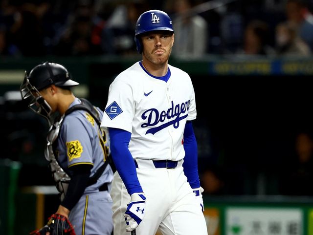 LA 다저스 내야수 프레디 프리먼이 18일 일본 도쿄돔에서 열린 2025 미국프로야구 메이저리그 시카고 컵스와의 정규시즌 개막 2연전 도쿄시리즈 1차전에 선발 출전할 계획이었으나 갑작스럽게 라인업에서 제외됐다. 사유는 왼쪽 갈비뼈 불편함이었다. 로이터 연합뉴스