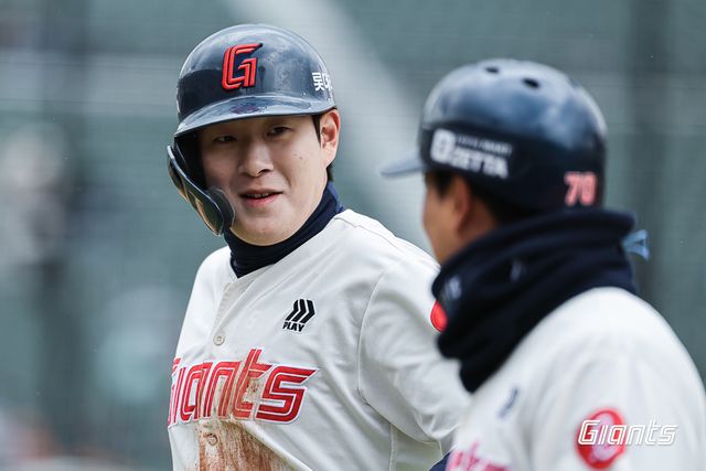 롯데 자이언츠 내야수 나승엽이 18일 서울 고척스카이돔에서 열린 2025 신한 SOL Bank KBO 시범경기 최종전에서 키움 히어로즈를 상대로 1회초 선제 1타점 적시타를 기록했다. 사진 롯데 자이언츠