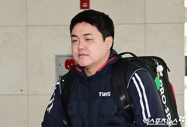 LG 투수 장현식은 18일 잠실구장에서 열릴 예정이던(강설 취소) '2025 신한 SOL Bank KBO 시범경기' NC 다이노스전에 등판할 계획이었으나 경기장을 가득 채운 눈 탓에 실전 등판에 나서지 못했다. 개막하기 전부터 부상당한 것에 미안한 마음을 전했다. 엑스포츠뉴스 DB