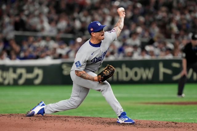 18일 일본 도쿄돔에서 열린 2025 미국프로야구 메이저리그 LA 다저스와 시카고 컵스의 정규시즌 개막 2연전 도쿄시리즈 1차전, 다저스가 야마모토 요시노부의 5이닝 호투와 오타니 쇼헤이의 멀티히트 활약을 앞세워 4:1로 승리했다. 6회말 다저스 앤서니 반다가 공을 힘차게 던지고 있다. AP 연합뉴스