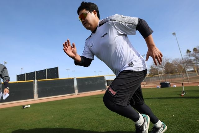 LG 투수 장현식은 18일 잠실구장에서 열릴 예정이던(강설 취소) '2025 신한 SOL Bank KBO 시범경기' NC 다이노스전에 등판할 계획이었으나 경기장을 가득 채운 눈탓에 실전 등판에 나서지 못했다. LG 트윈스