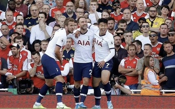 손흥민의 토트넘 초창기 시절 환상 호흡을 자랑했던 덴마크 국적의 미드필더 크릭스티안 에릭센이 현 소속팀인 맨체스터 유나이티드와 결별하면서 프리미어리그를 떠날 것으로 보인다. 에릭센은 18일 덴마크 TV와의 인터뷰에서 맨유와 계약을 갱신하기 어렵다는 점을 인정했다. 애릭센은 손흥민이 터트린 프리미어리그 127골 중 10개를 도왔다. 연합뉴스