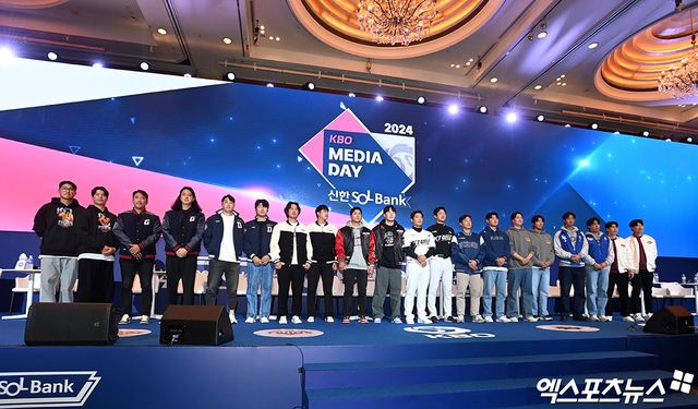 22일 오후 서울 롯데호텔 서울에서 열린 '2024 신한 SOL Bank' KBO 미디어데이에 참석한 10개 구단 대표 선수들이 기념촬영을 갖고 있다. 엑스포츠뉴스DB