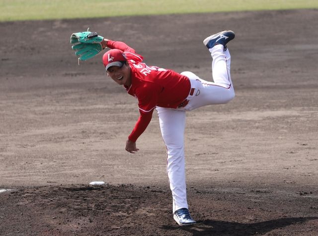 SSG 랜더스가 2일 일본 오키나와 고친다구장에서 열린 한화 이글스와의 연습경기에서 10-0 대승을 거뒀다. 선발투수 김광현은 2이닝 무실점 쾌투를 펼쳤다. SSG 랜더스